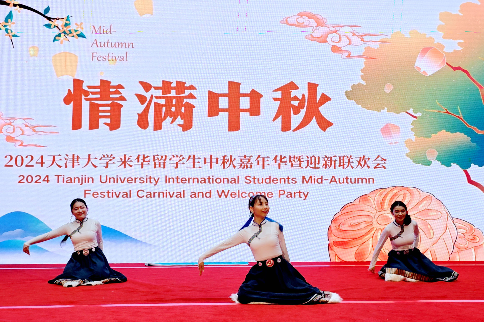 天津大学缤纷中秋活动惠及中外新生(图3)