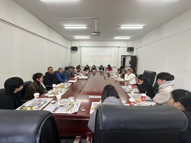 师生代表座谈会新闻与传播学院召开2021级学习指导日暨院领导接待日(图2)